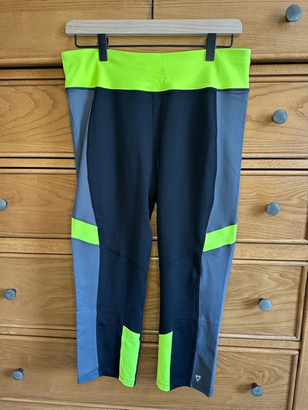 Betsey Johnson Performance Lime and Black Activewear Leggings Cropped 19” Size L
